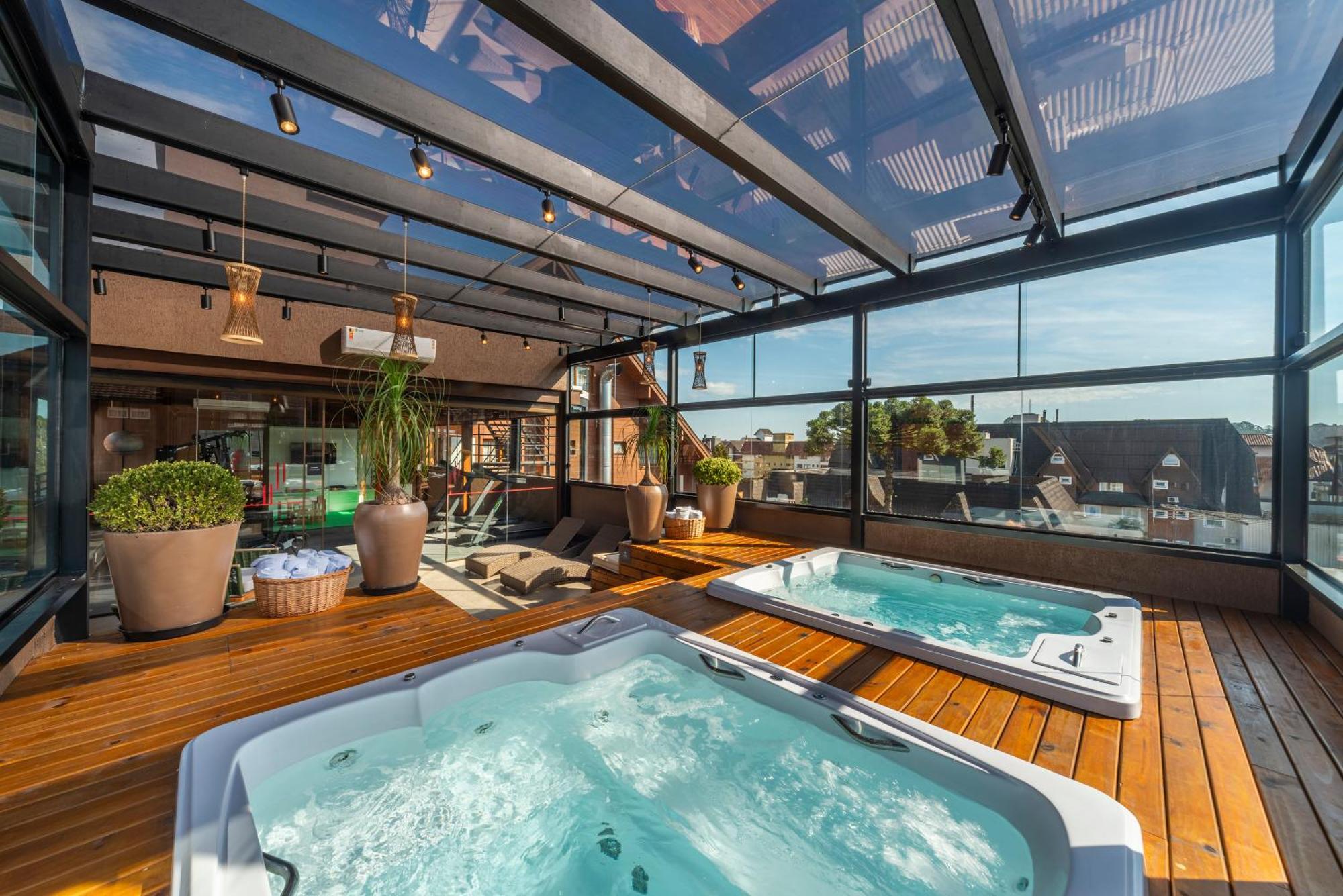 Hotel Laghetto Stilo Centro Gramado Kültér fotó Rooftop spa