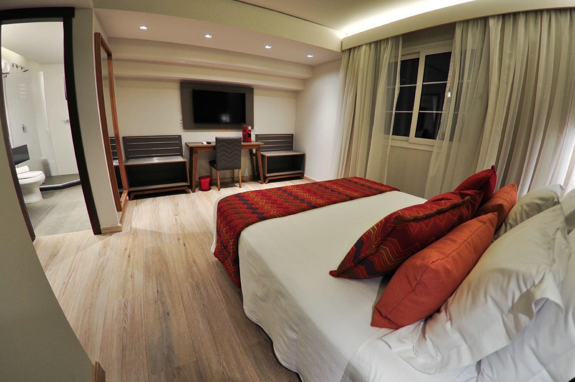 Hotel Laghetto Stilo Centro Gramado Kültér fotó A room at the hotel
