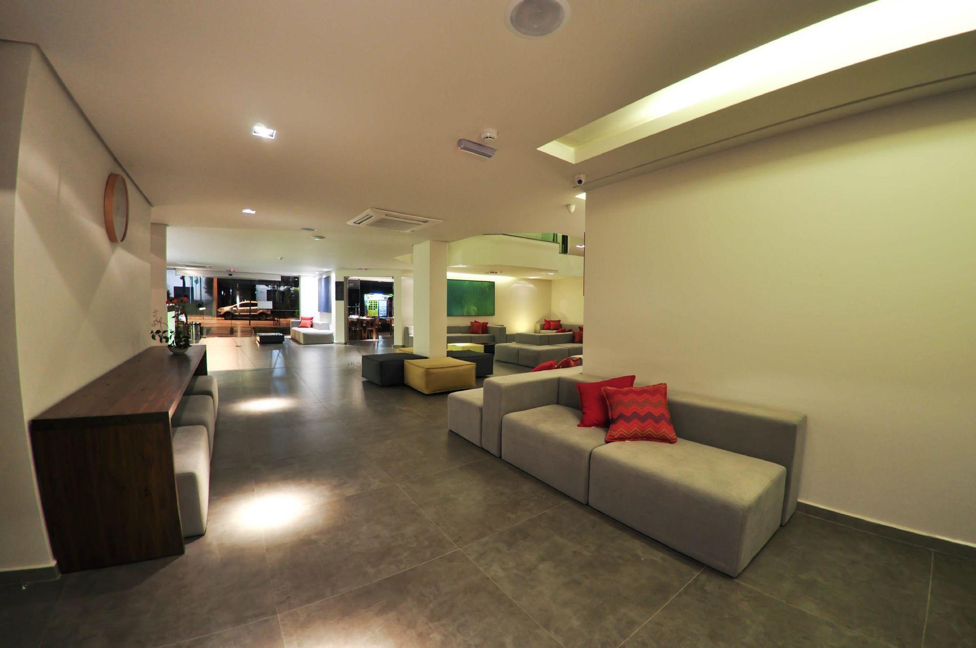 Hotel Laghetto Stilo Centro Gramado Kültér fotó The lounge at KLIA