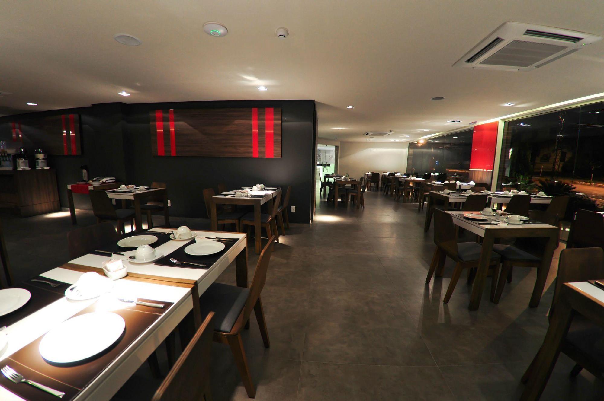 Hotel Laghetto Stilo Centro Gramado Kültér fotó Interior of a restaurant in Kuala Lumpur, Malaysia