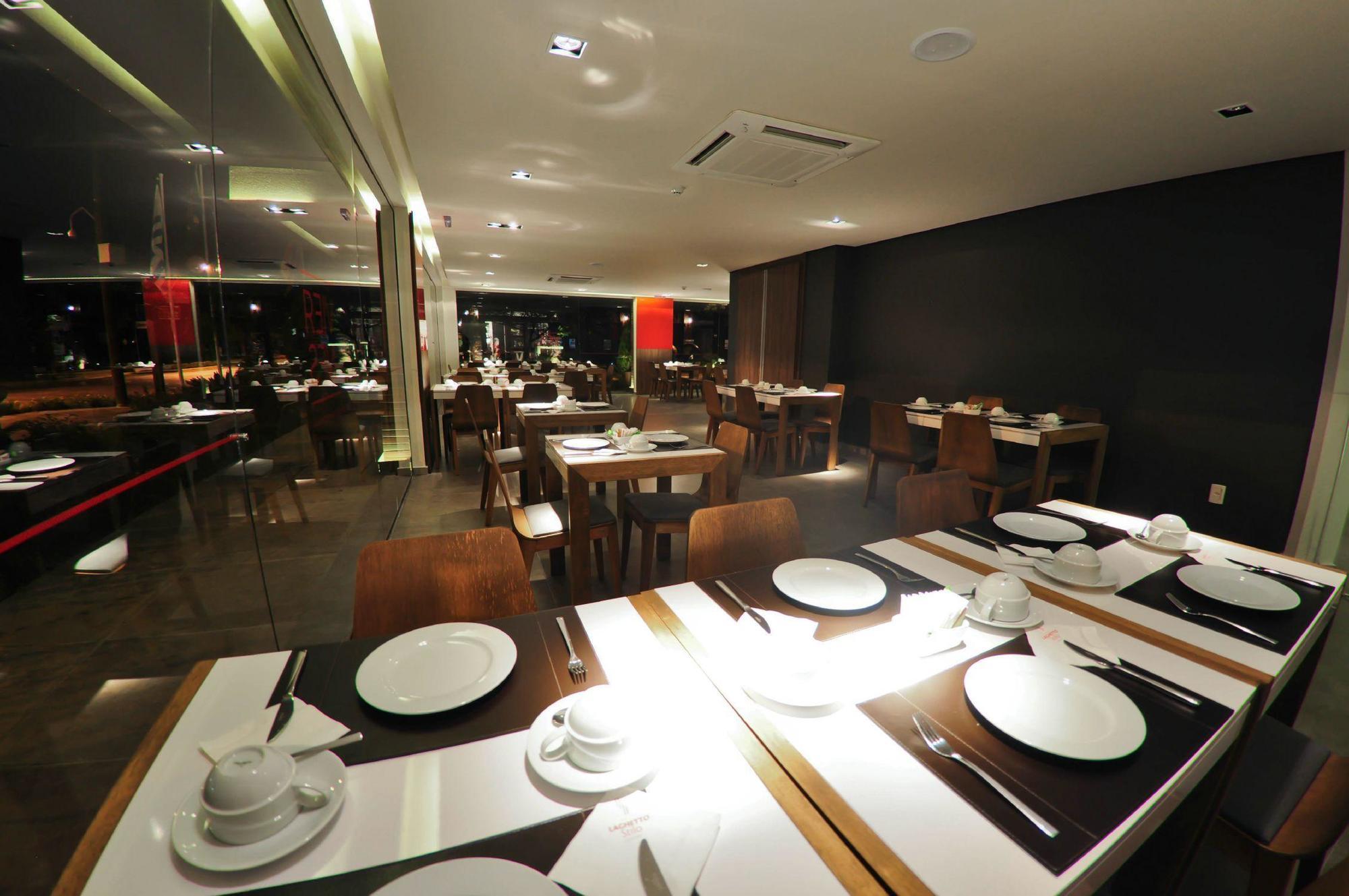 Hotel Laghetto Stilo Centro Gramado Kültér fotó Interior of the restaurant