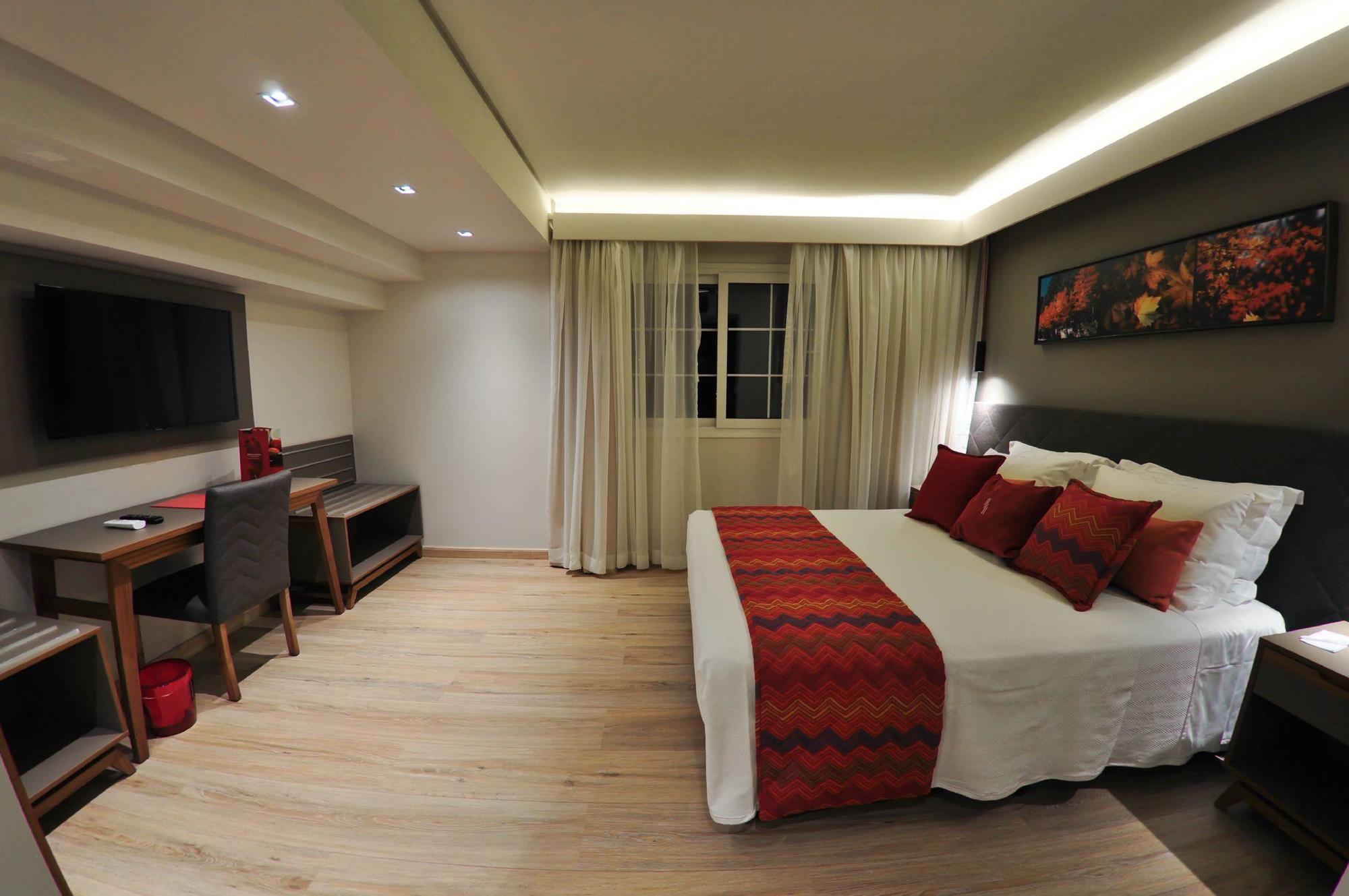 Hotel Laghetto Stilo Centro Gramado Kültér fotó A room at the hotel